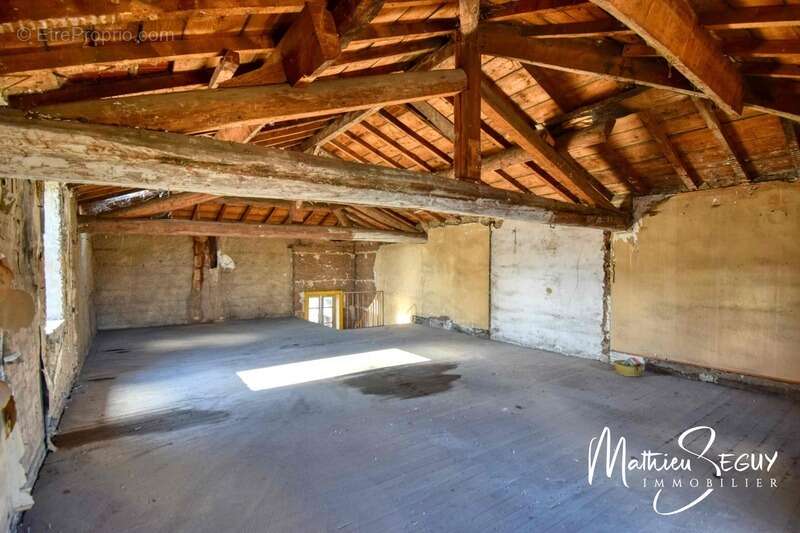 Appartement à GREZIEU-LA-VARENNE