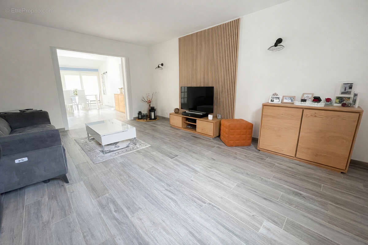 Maison à VOISINS-LE-BRETONNEUX