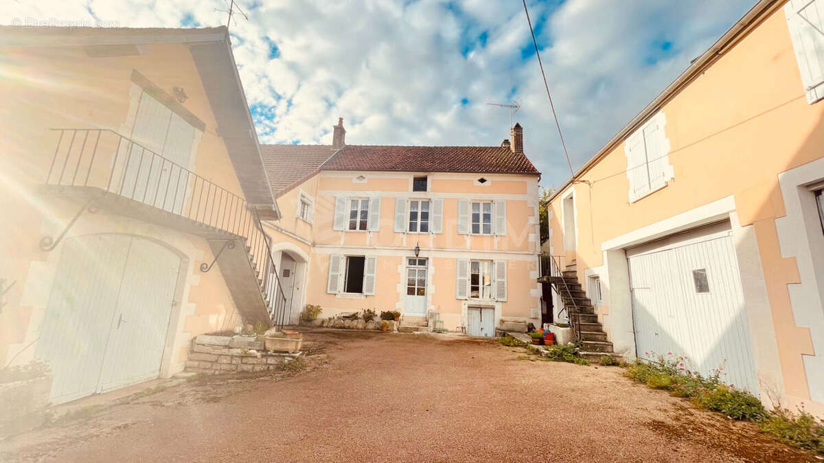 Maison 212 m² à Courgis  - photo 14