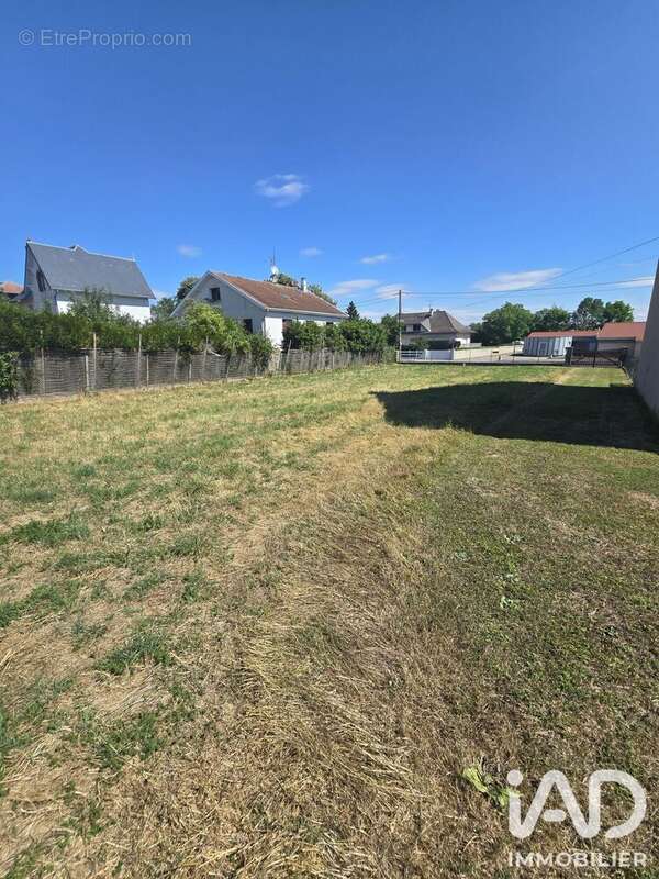 Terrain 1100 m² à Brin-Sur-Seille  - photo 2