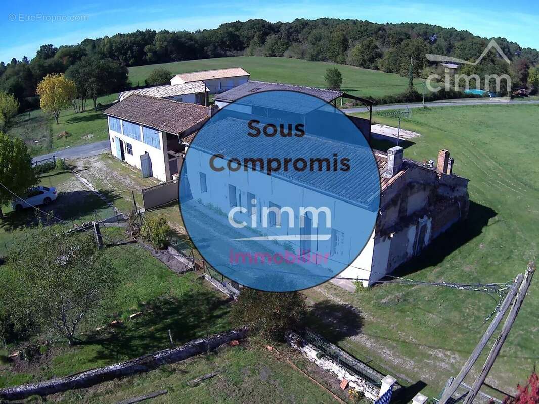 Maison à BUSSAC-FORET