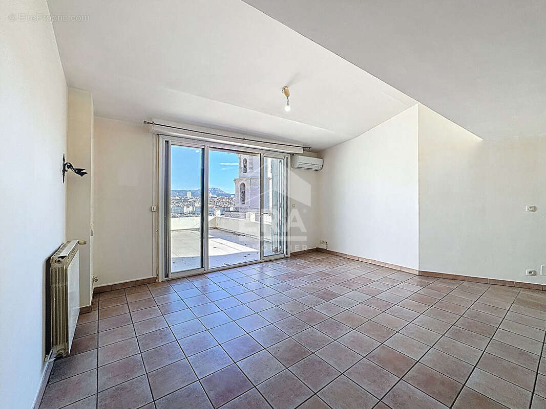 Appartement à MARSEILLE-2E