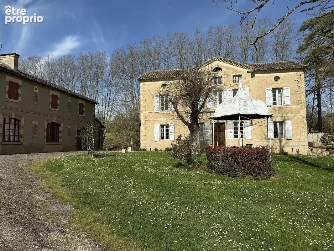 Maison d'époque avec maison d'amis et grand parc. - photo 2