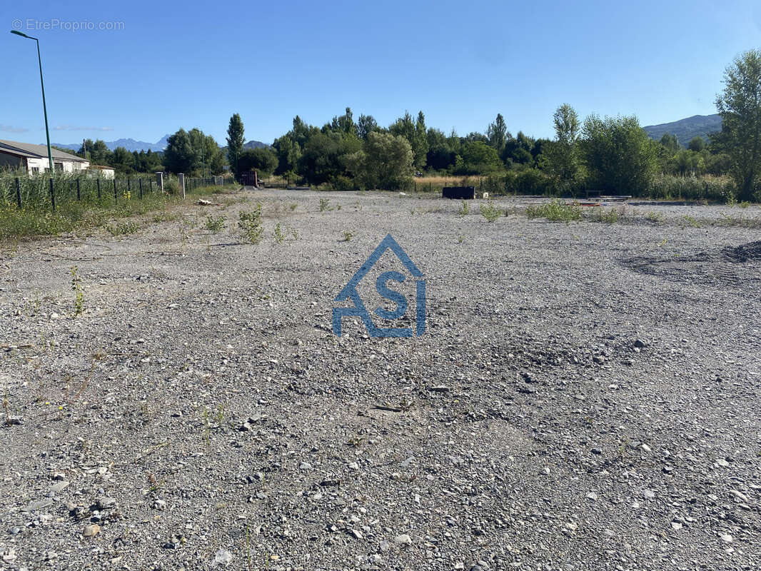 Terrain à LA SAULCE