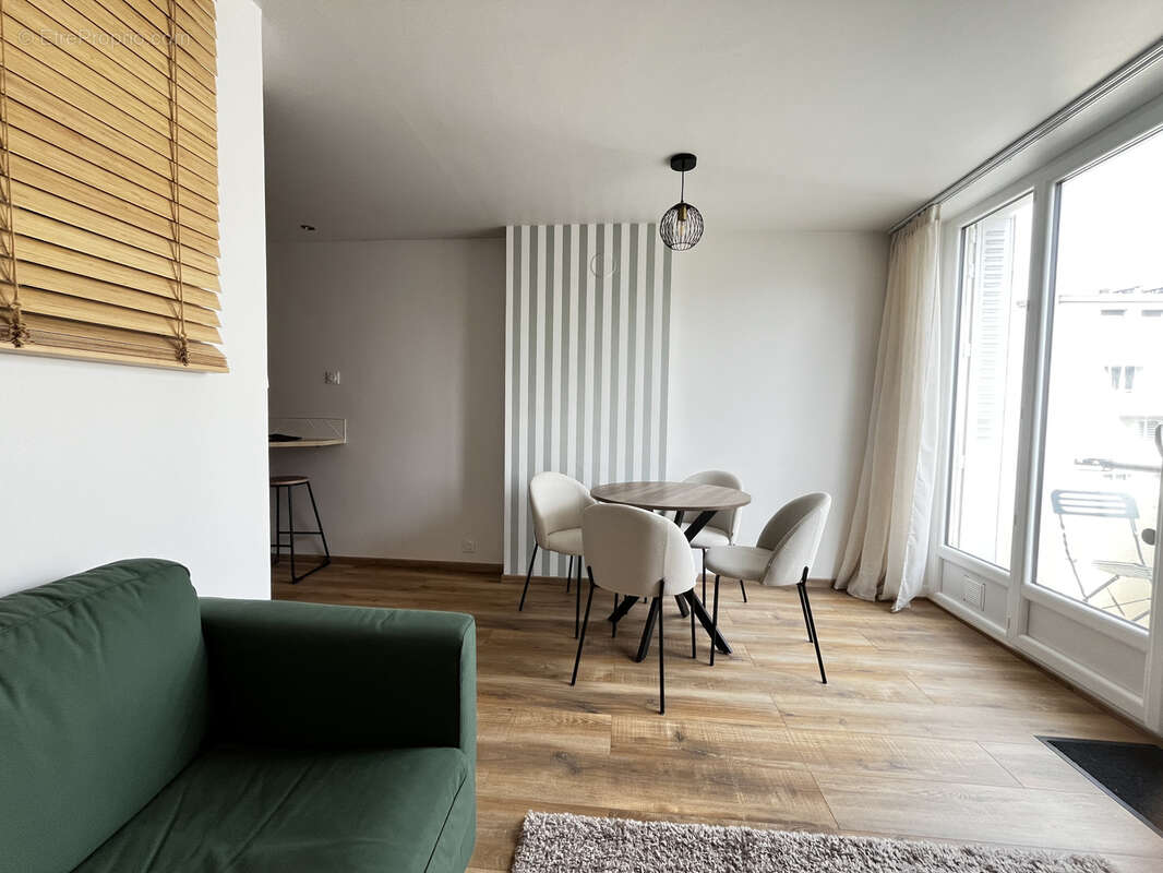 HIDRI IMMO PLUS vous propose un T1 bis coup de coeur rénové avec ascenseur et clim réversible à Grenoble - photo 4