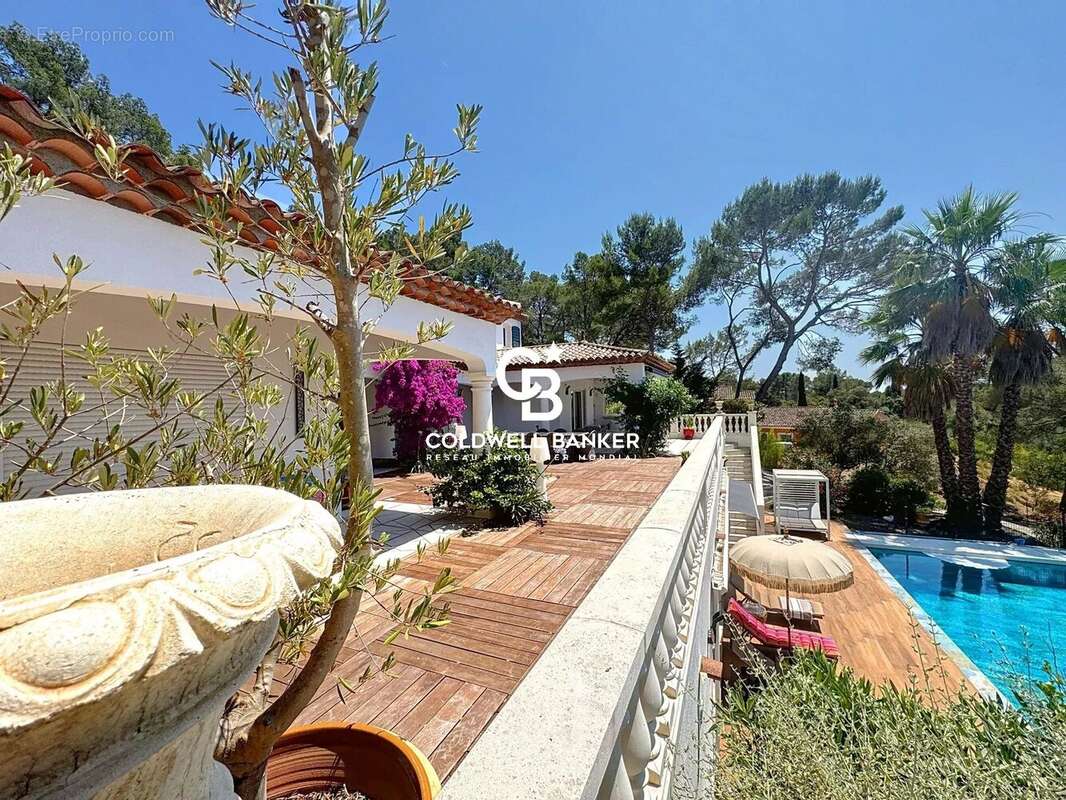 Hauteurs PUGET-SUR-ARGENS – Var est balnéaire Villa de prestige de 245 m² entourée d’un terrain paysager de 5 137 m² - photo 23