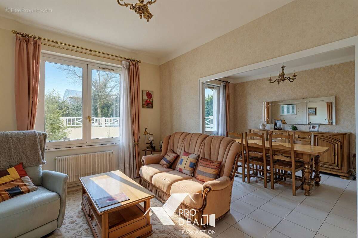 Maison 110 m² à Bron  - photo 4