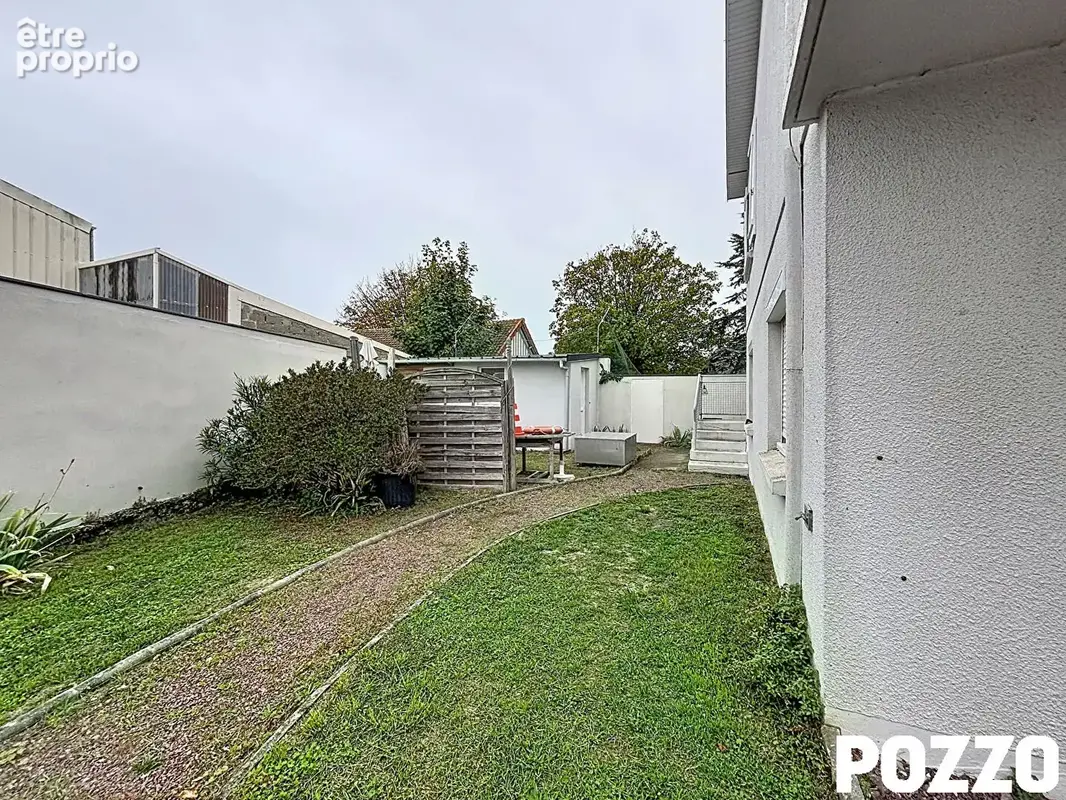 Agon Coutainville, immeuble tout proche centre, commerces et plages , trois logements en bon état général, jardin,et cour - photo 13