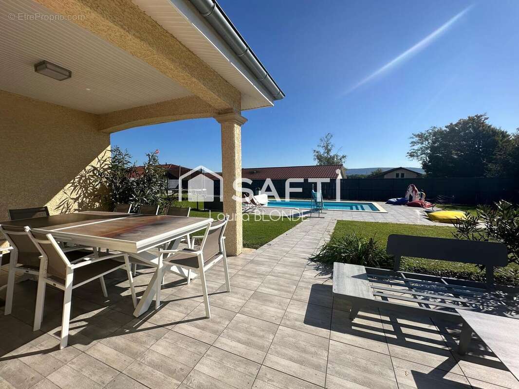 Photo 2 - Maison à SAINT-ETIENNE-DU-BOIS