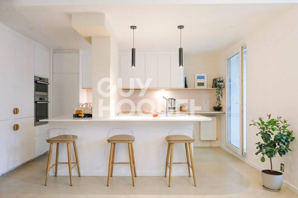 Appartement à COURBEVOIE