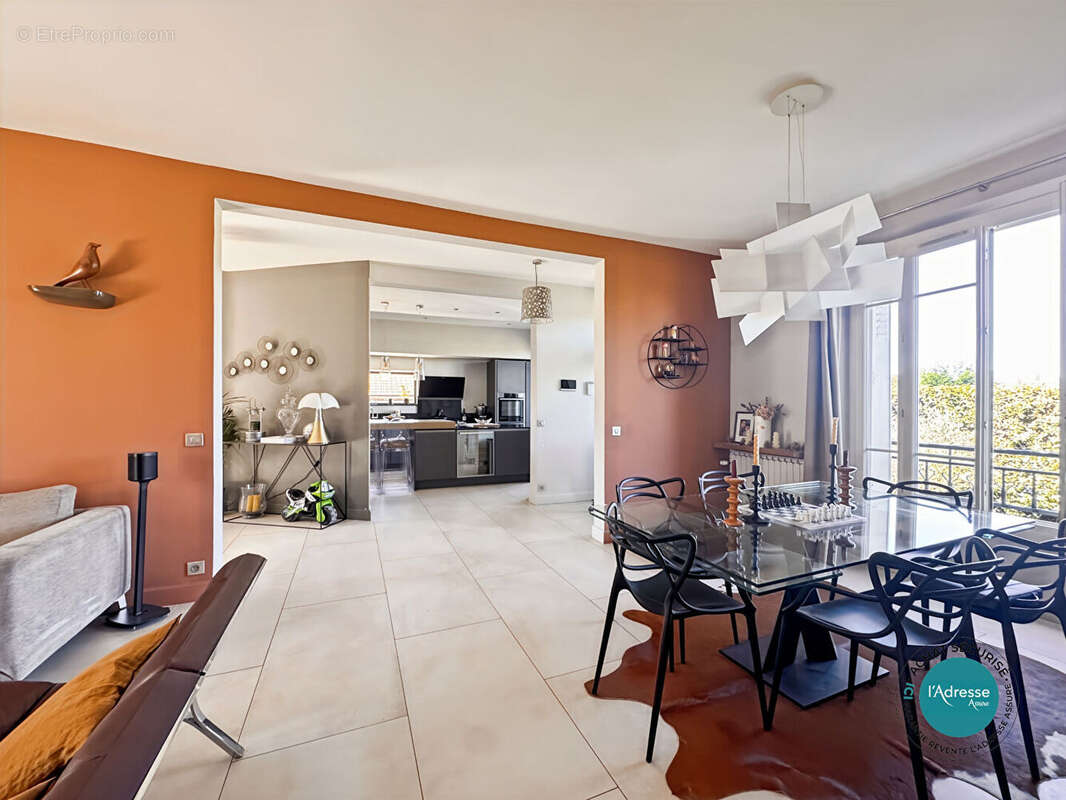 Maison familiale de prestige 7 pièces 200 m2 sous-sol // dépendance - photo 2