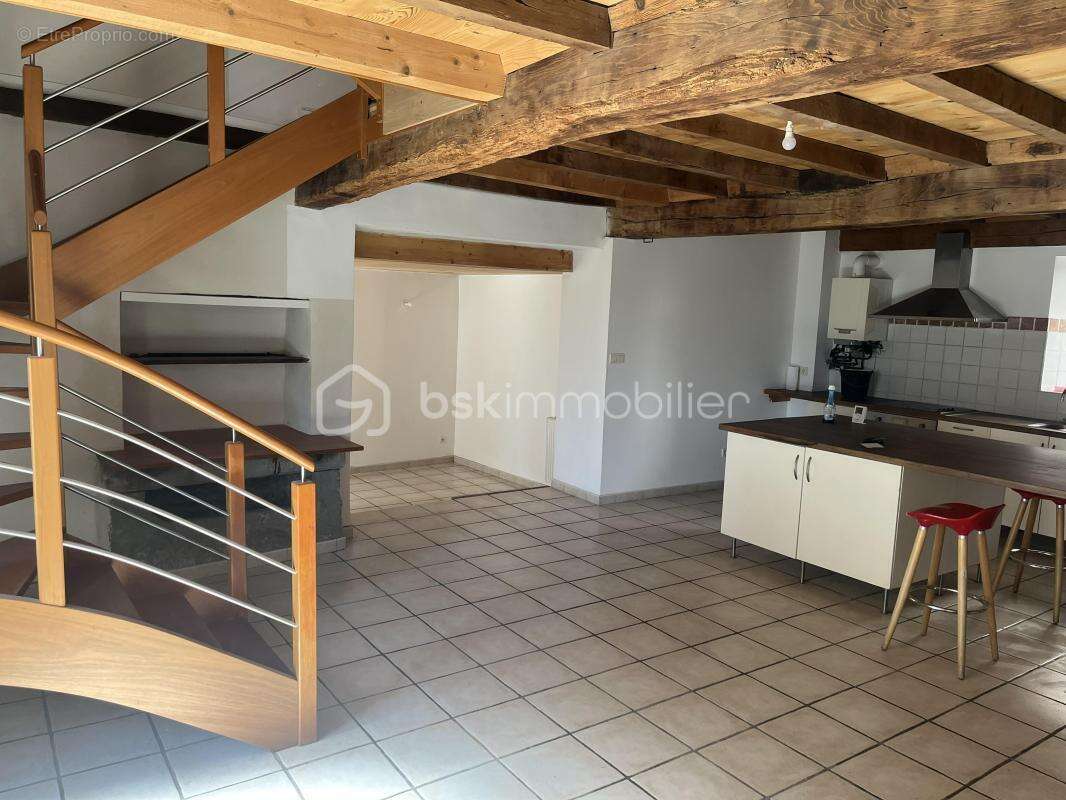  Maison de ville coup de cœur entièrement rénovée avec terrasse de 65 m² - photo 8