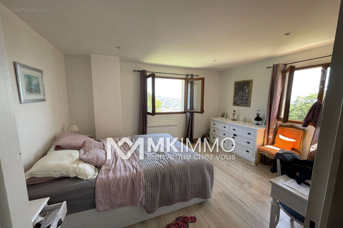 Maison à SAINT-LAURENT-DU-VAR