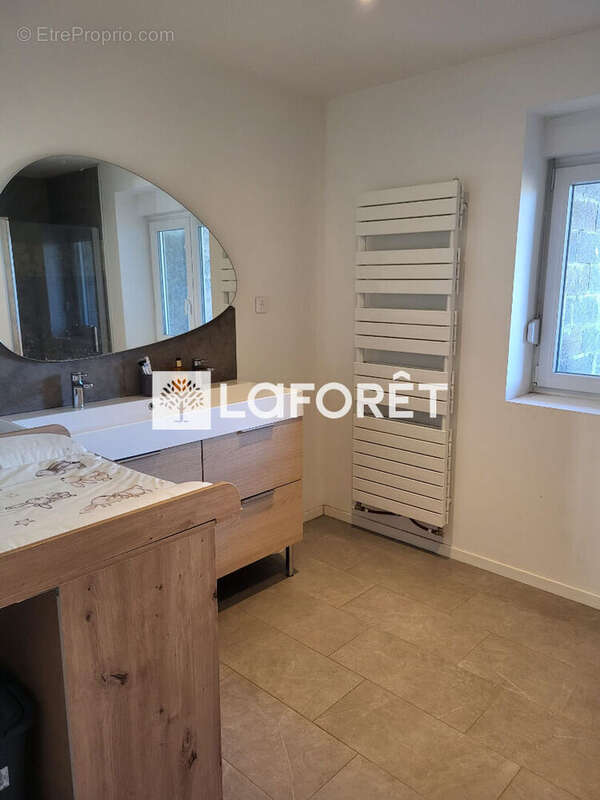 Maison à ATHIENVILLE