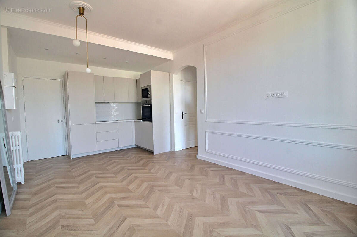 Appartement à COURBEVOIE