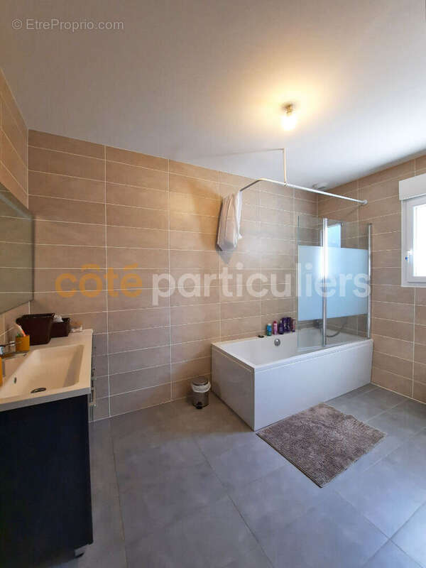 Maison de plain-pied de147 m² - 6 pièces - Crissey - photo 17
