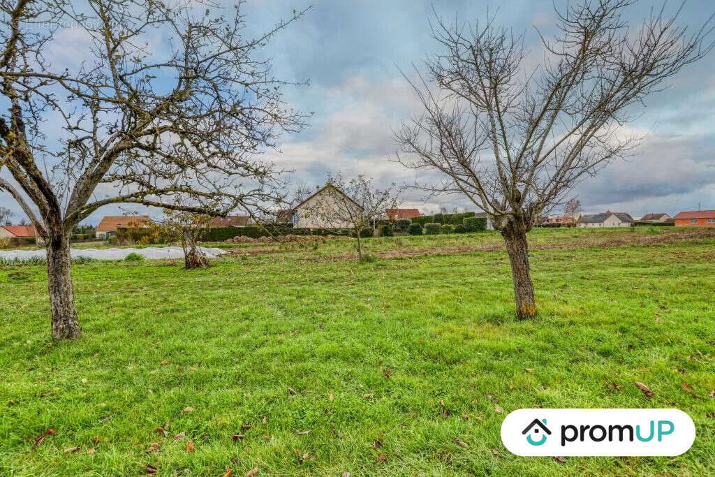 Terrain à MAGNY-SUR-TILLE