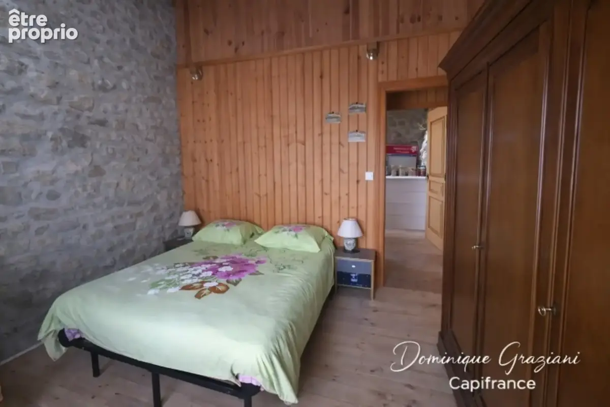 Un havre de paix sur 1500 m² de terrain – charme et tranquillité absolue à Leignecq (42380) - photo 9