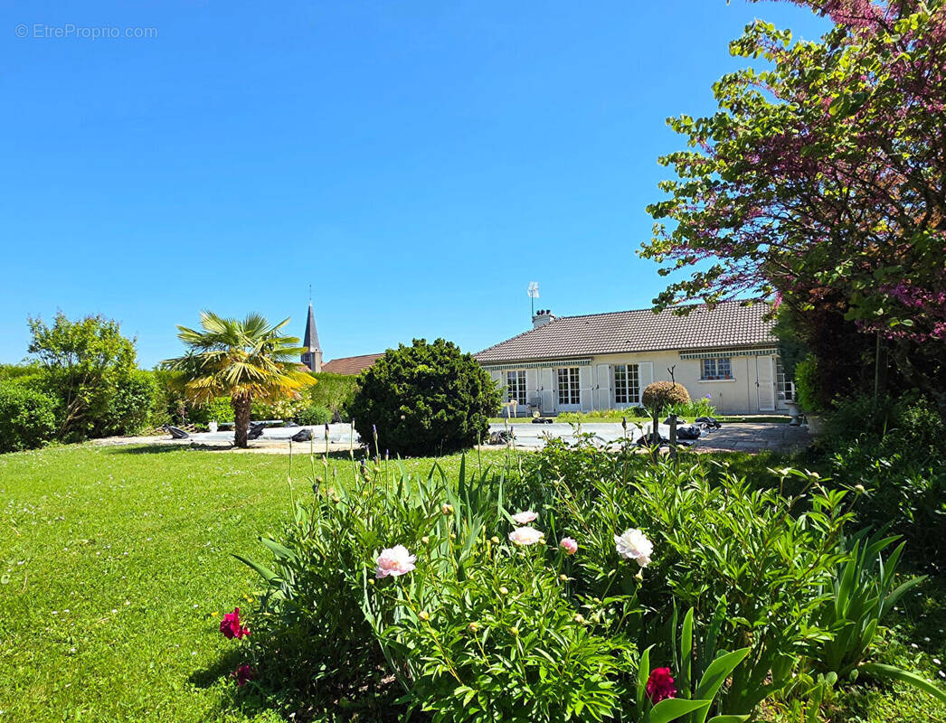 Maison à SAVOUGES