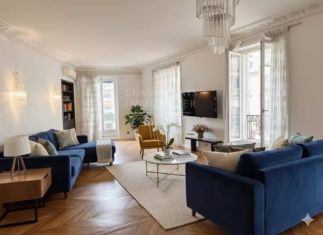 Appartement à PARIS-16E