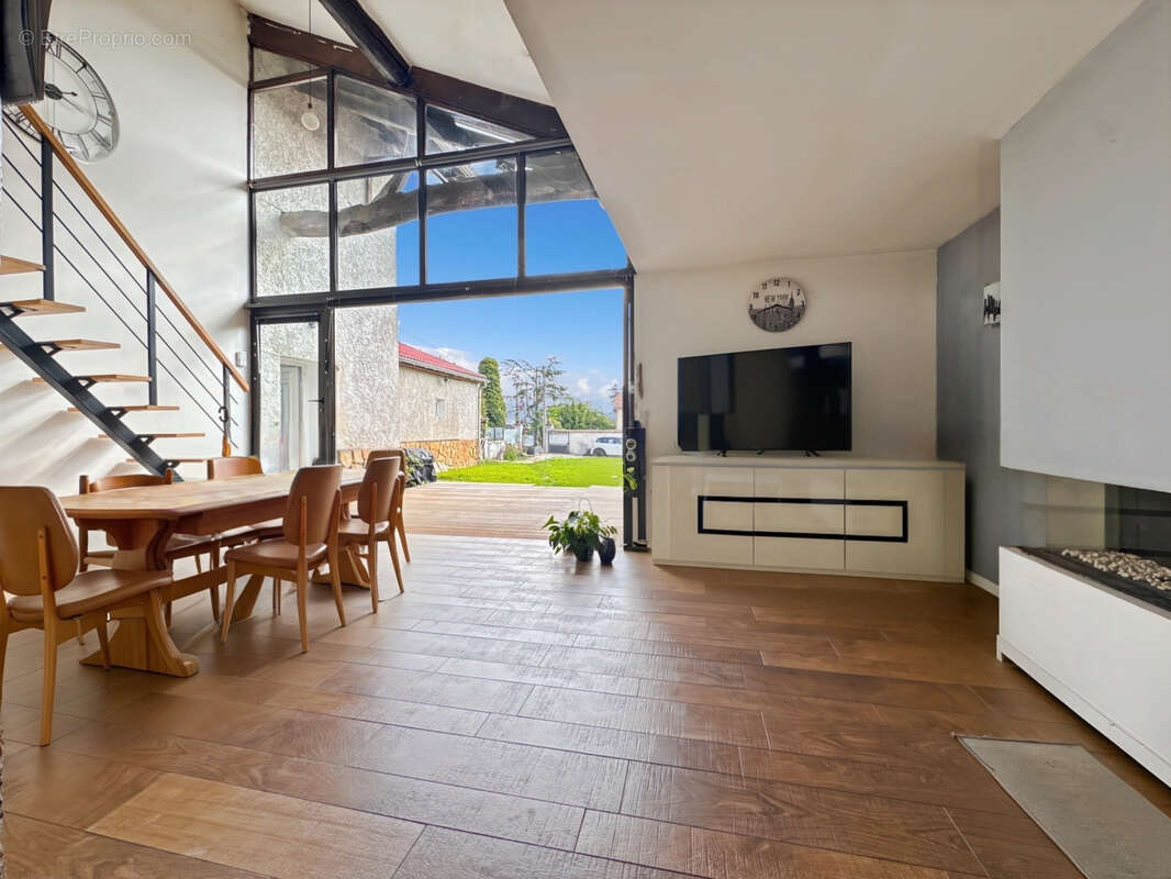 Maison à REYRIEUX