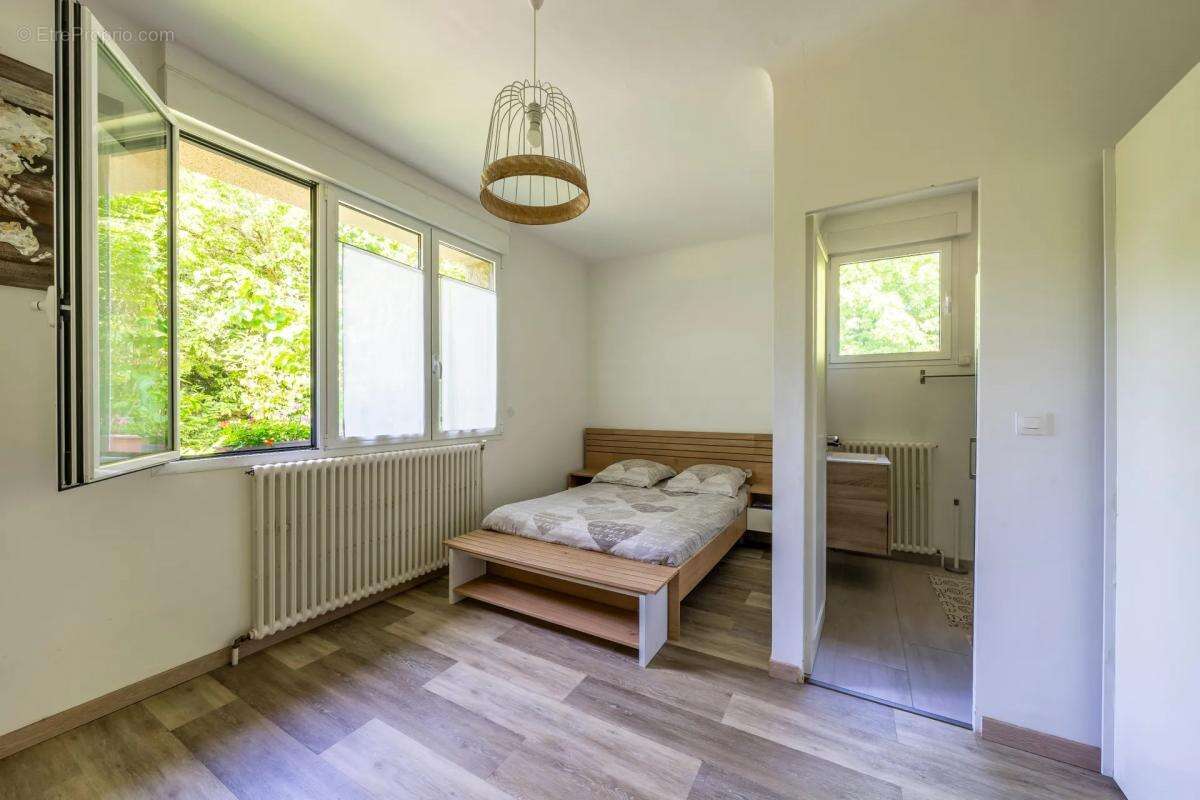 Maison à VARENNES-JARCY