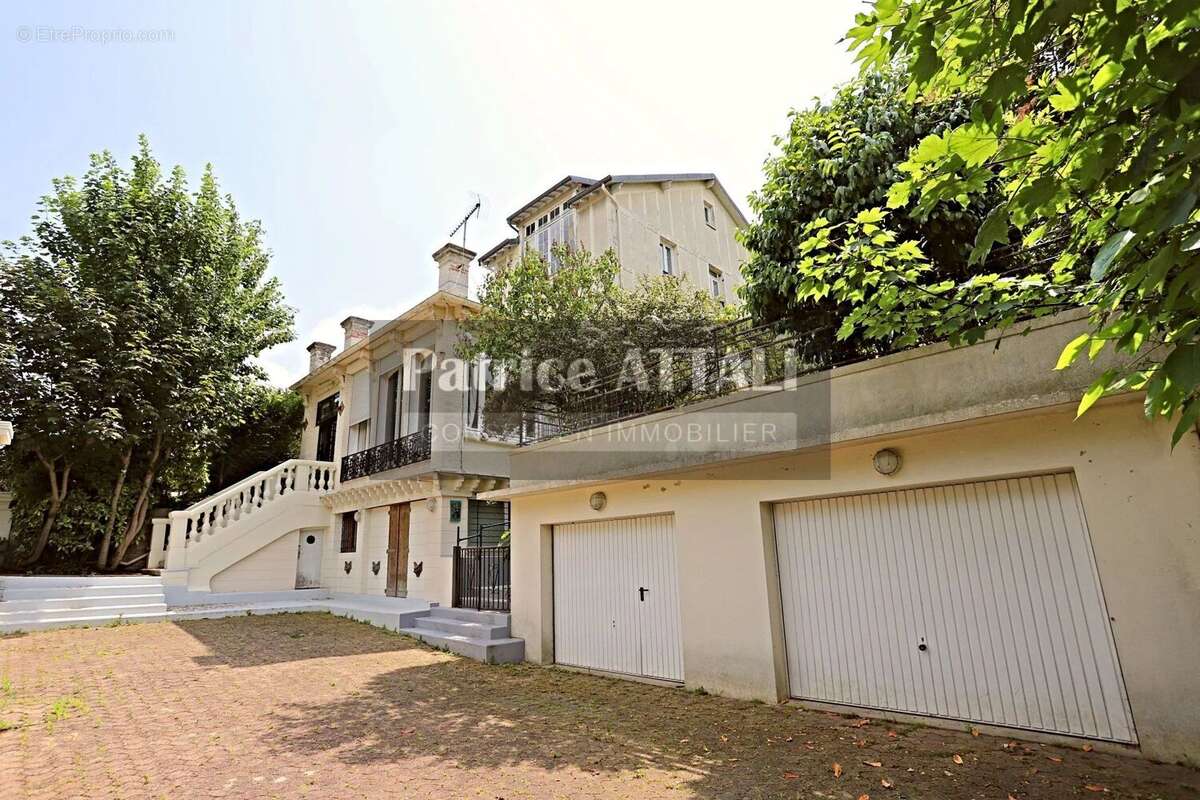 Maison à SAINT-MAUR-DES-FOSSES