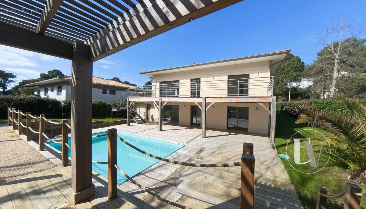 Maison 273 m² à Arcachon  - photo 2