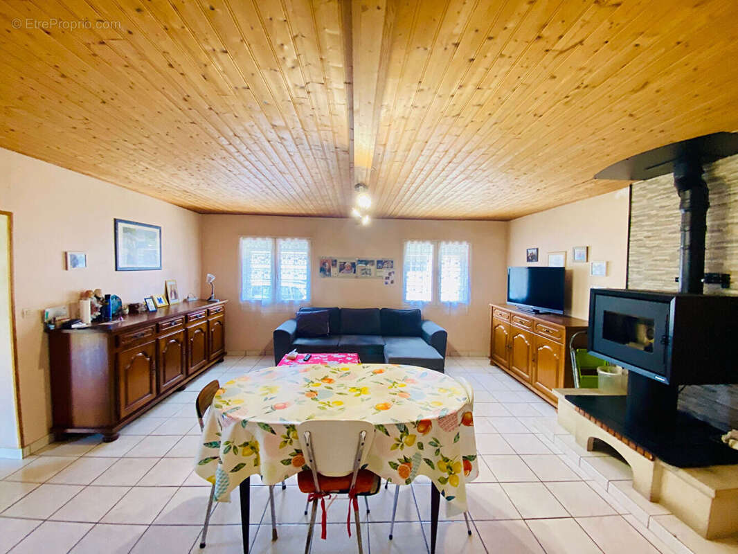 Maison à COUQUEQUES