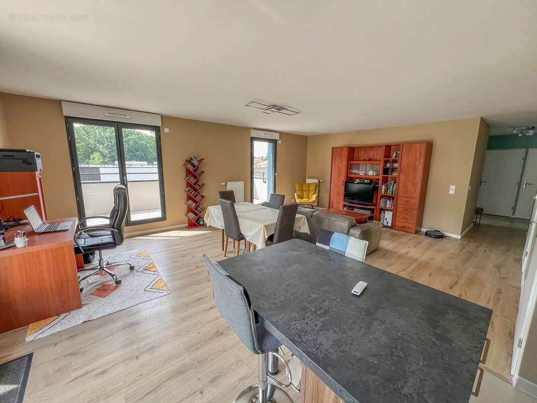 Appartement à LE MESNIL-SAINT-DENIS