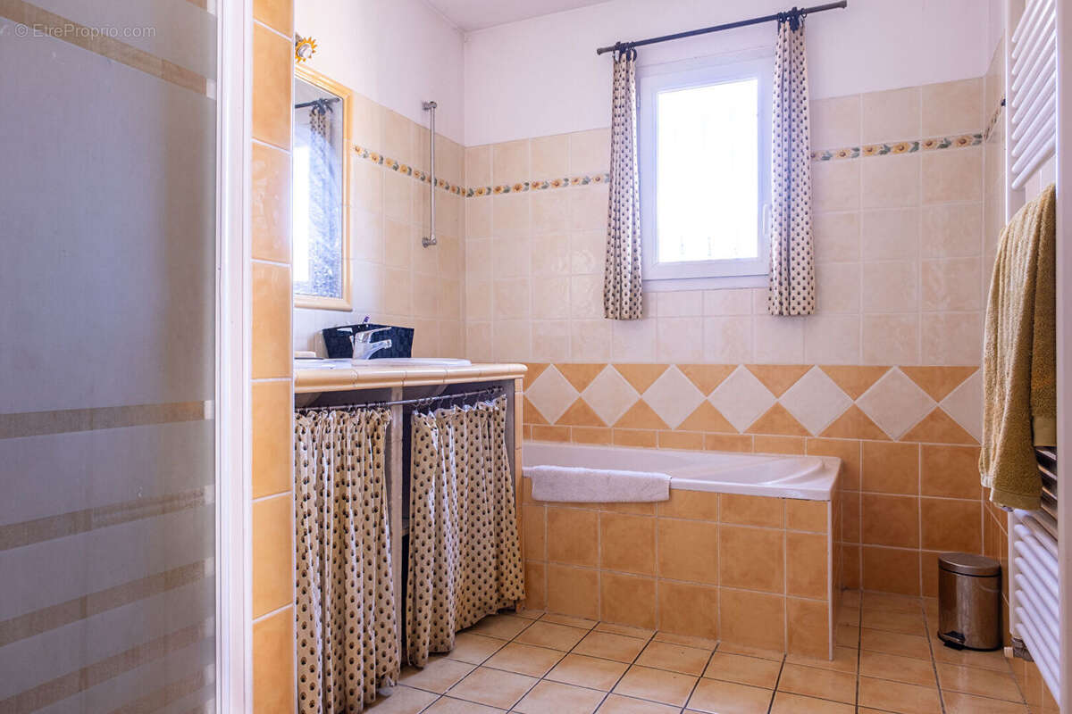 Maison à SAINTE-ANASTASIE-SUR-ISSOLE