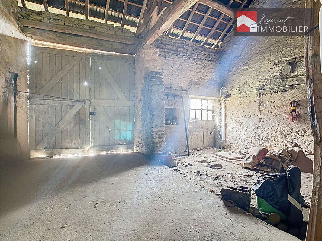 Maison à L&#039;ABERGEMENT-DE-CUISERY