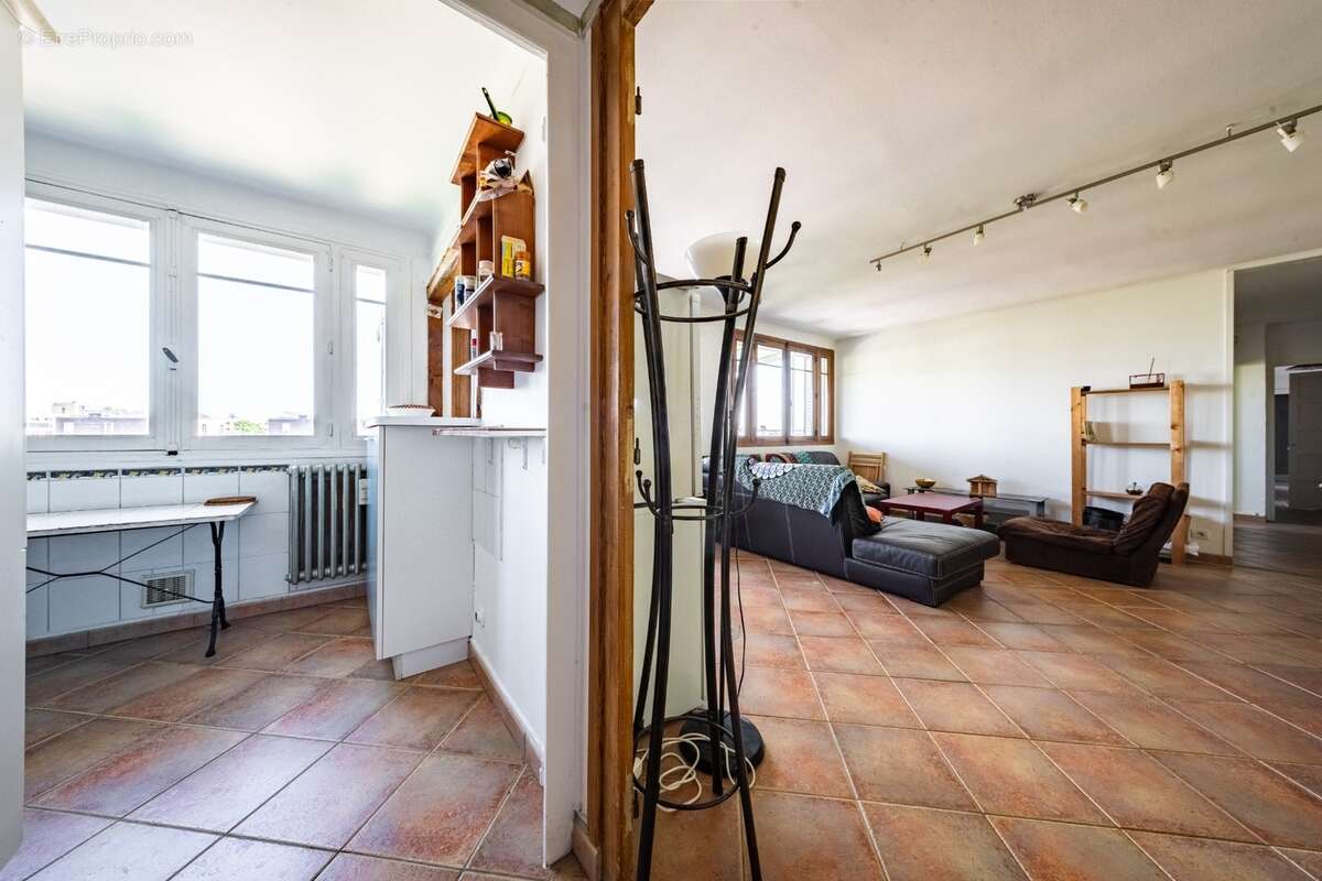 Appartement à vendre 5 pièces DIJON (21) de 95 m² avec grand balcon, cave et garage - photo 5