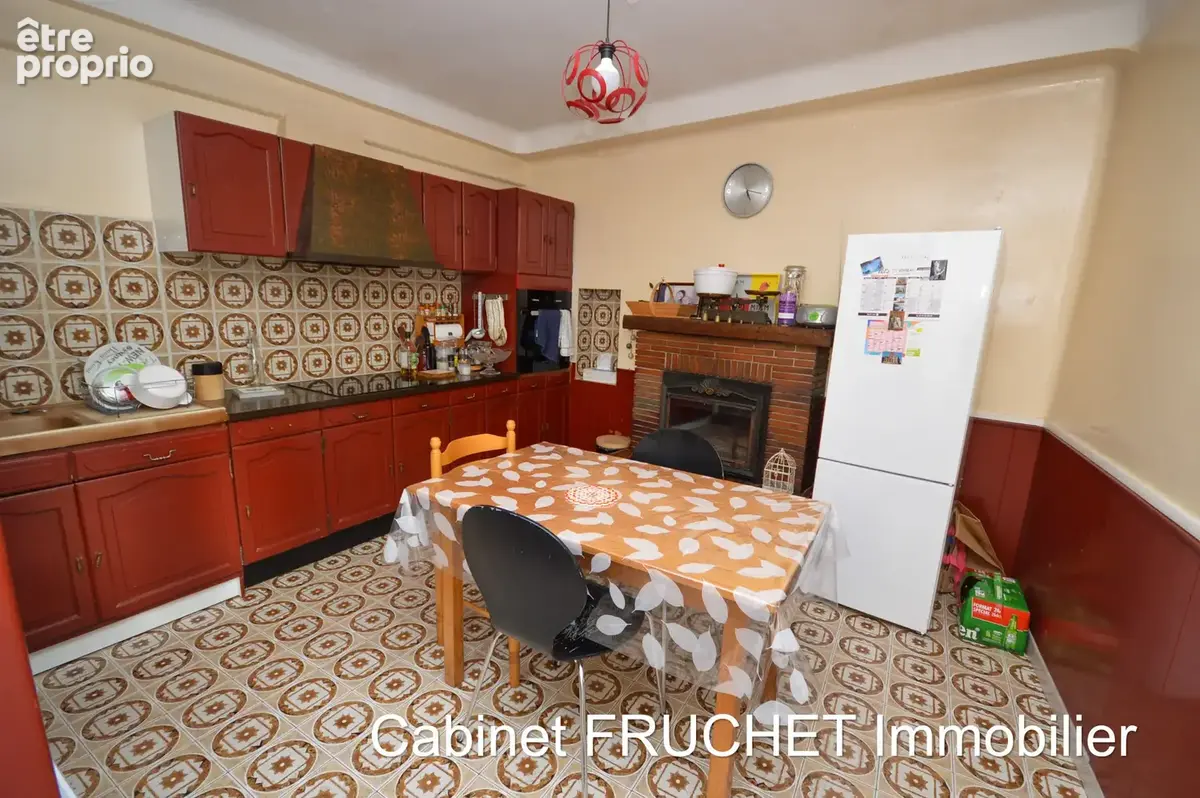 CHANTONNAY - En centre ville - Maison avec 3 chambres et extérieur - photo 5