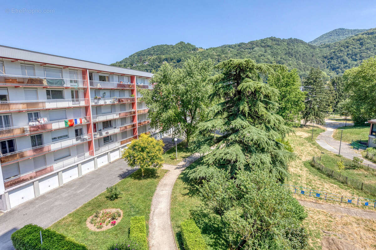 Appartement à SAINT-MARTIN-D'HERES