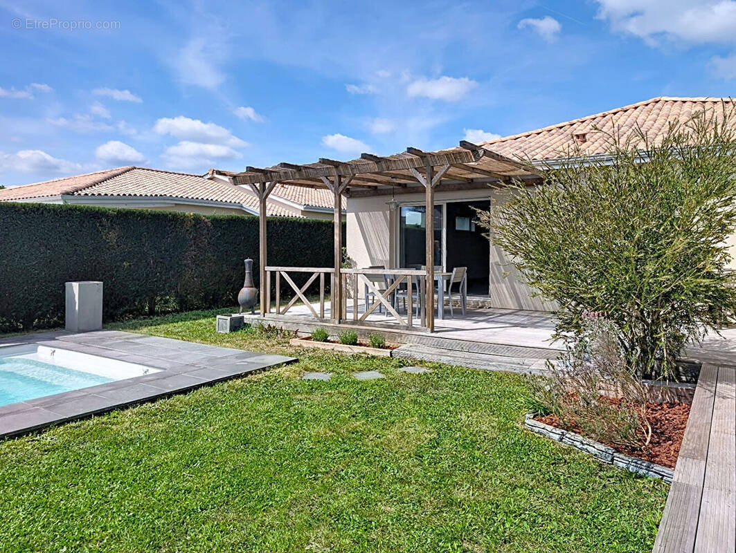Maison à PAREMPUYRE