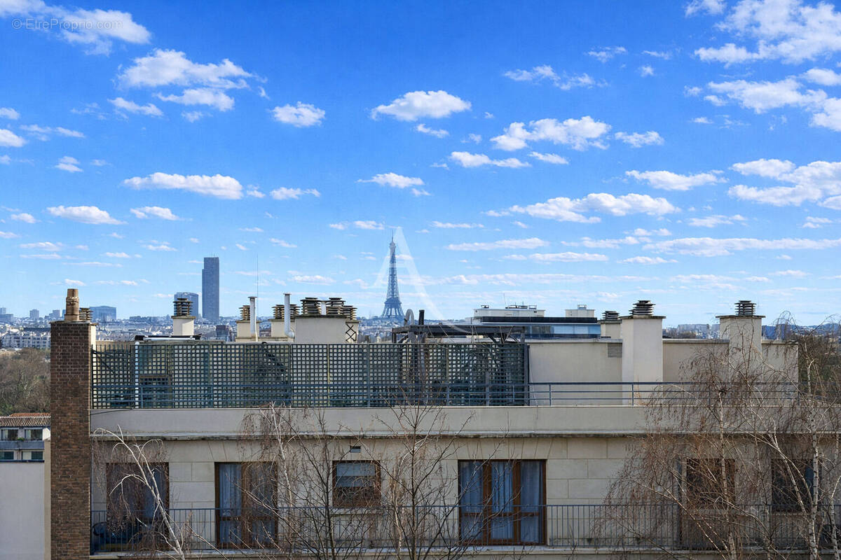 Appartement à COURBEVOIE