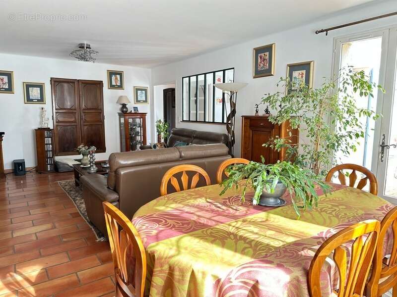 Appartement à GREOUX-LES-BAINS