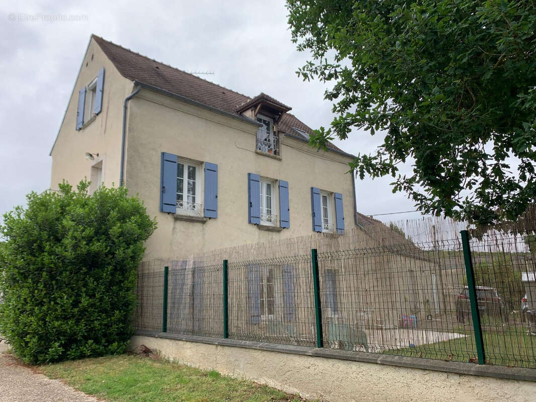 Appartement à VAUX-SUR-SEINE