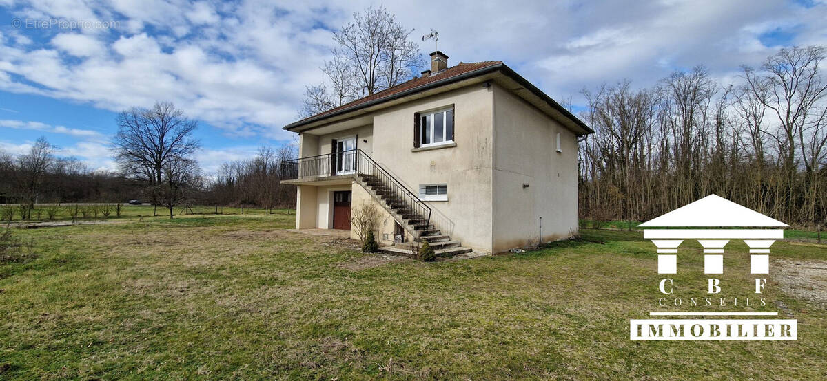 Maison à OUROUX-SUR-SAONE
