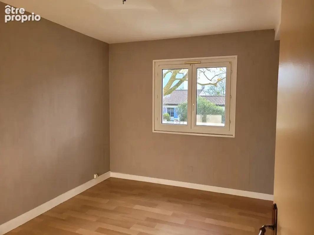 ROCHEFORT appartement situé au 1er étage de 70 m² avec balcon exposé sud et garage de 18 m² - photo 11