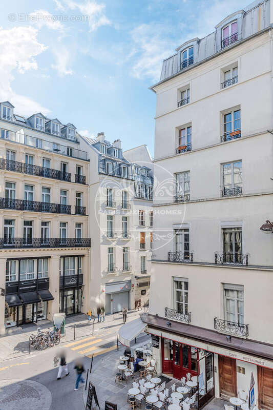 Appartement à PARIS-1E