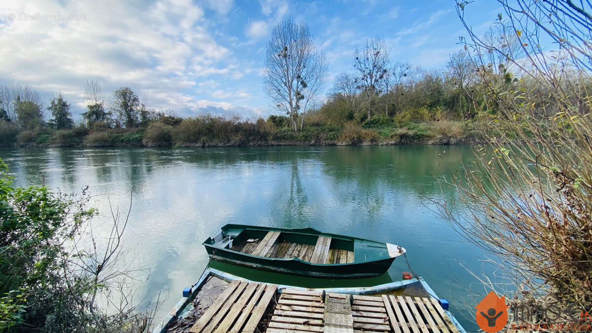 Maison à CONDE-SAINTE-LIBIAIRE