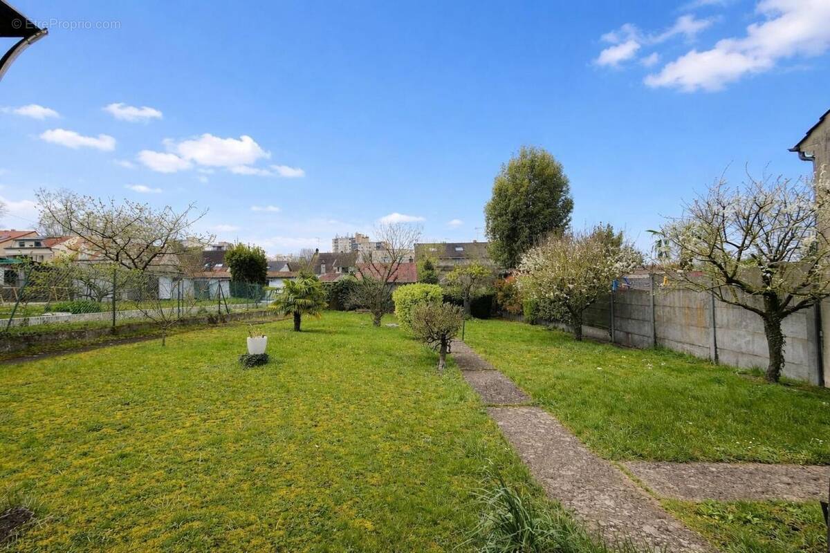 Photo 1 - Maison à RIS-ORANGIS