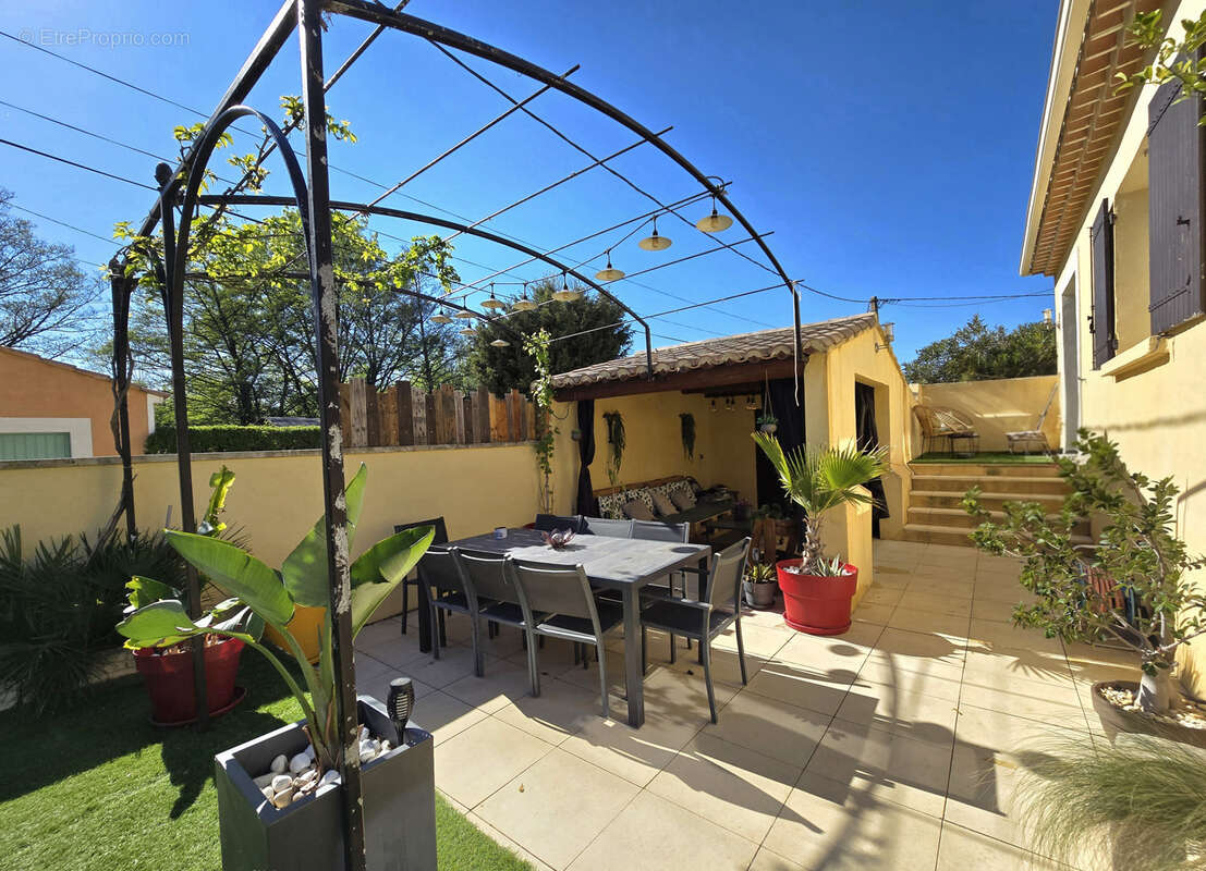 Maison à L'ISLE-SUR-LA-SORGUE