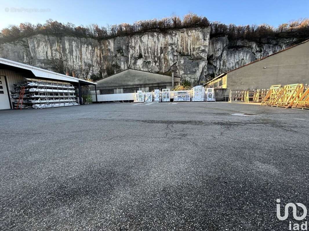 Photo 5 - Commerce à FONTAINE