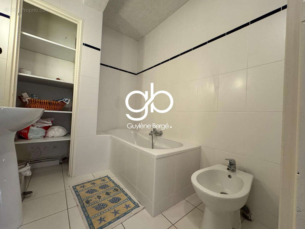 Maison à SAINT-CLEMENT-DE-RIVIERE