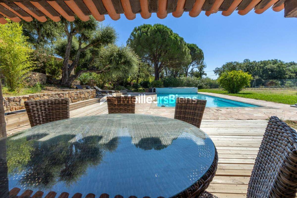 Maison à ROQUEBRUNE-SUR-ARGENS