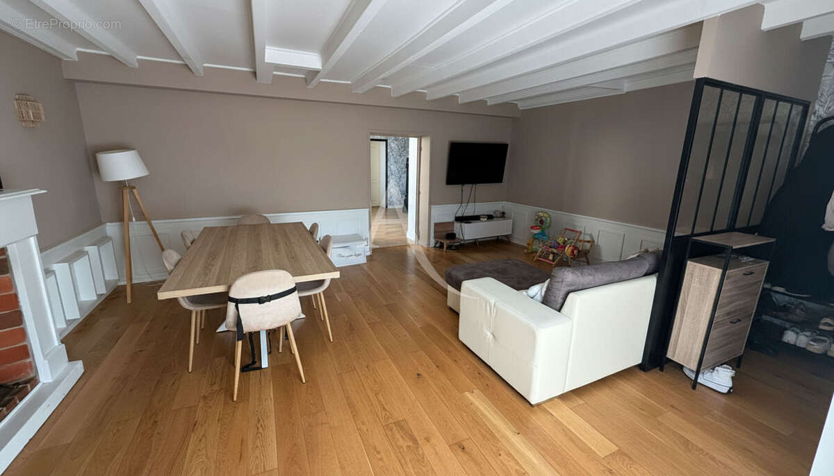 Maison à LA CHAIZE-LE-VICOMTE