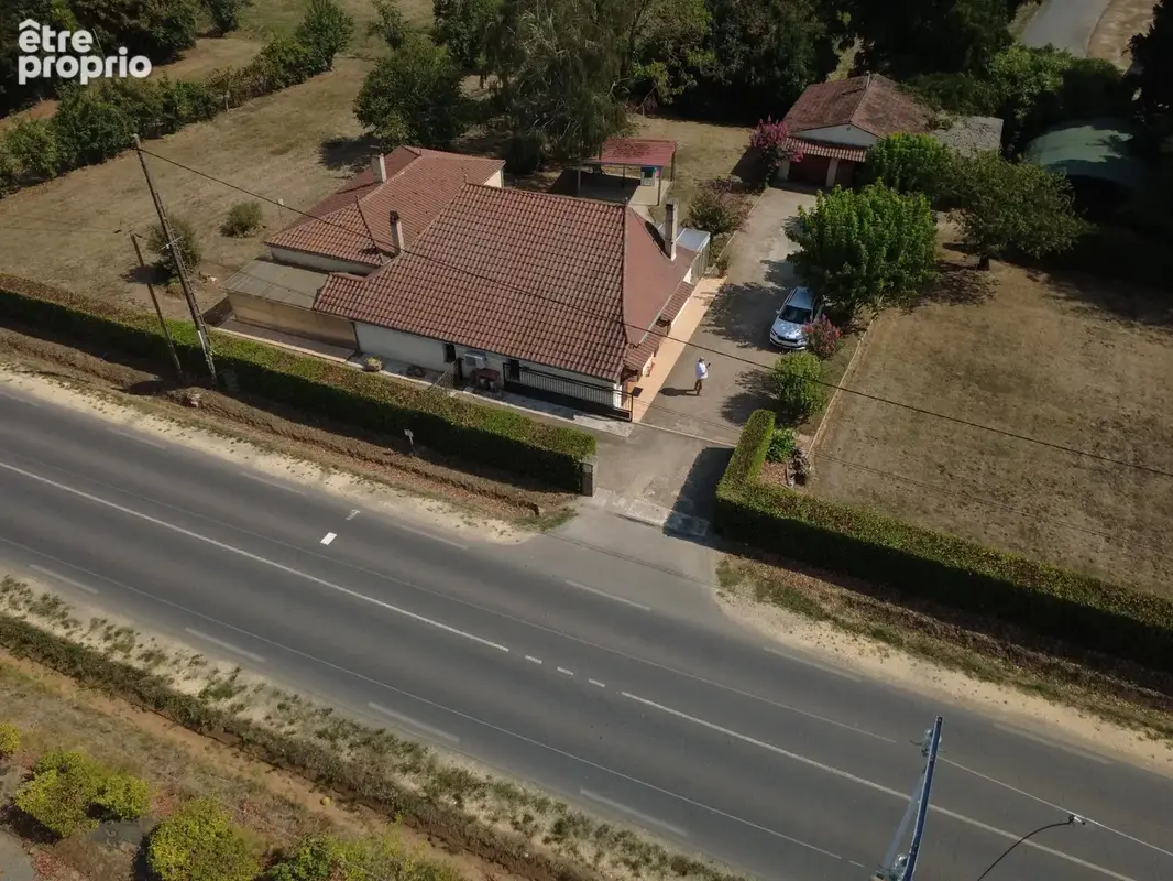 Maison à CREYSSE